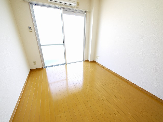 コーポ三和新大宮Ⅱ号館の寝室