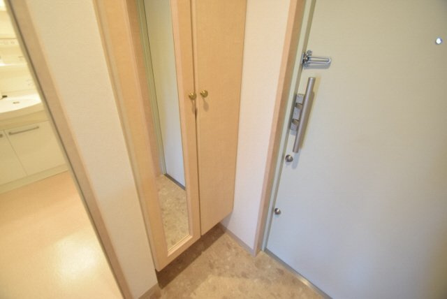 サンルピナスの玄関|下駄箱に姿見ついています