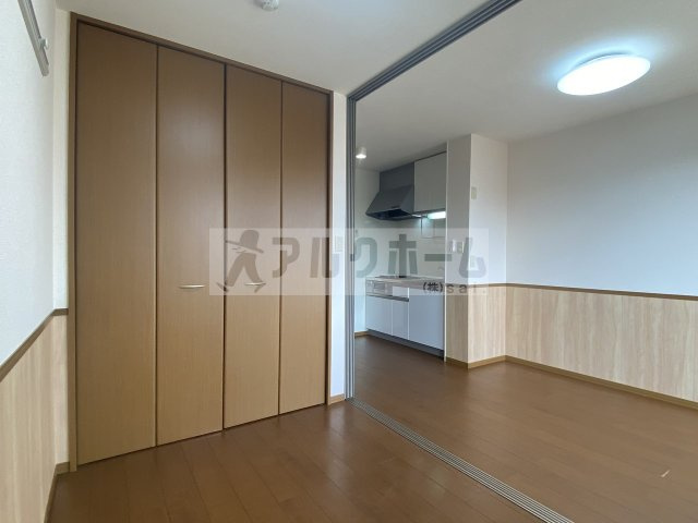 サンクレール志紀の洋室