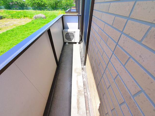 ブロッサムコートのバルコニー|暖かな日差しのふりそそぐバルコニー