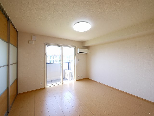 ブロッサムコートの居間・リビング|ゆったり過ごせる居間です