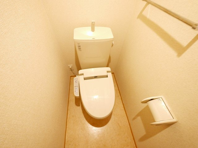 ブロッサムコートのトイレ|ゆったりとした空間のトイレです