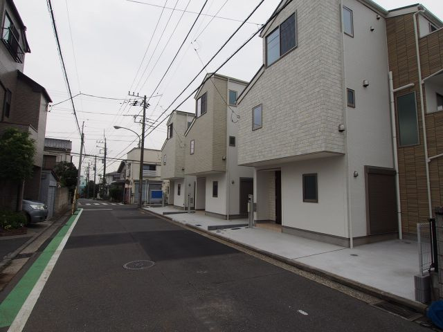 西区東久保町全３棟　新築戸建ての前面道路含む現地写真