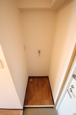 【設備】 | アーバンドゥ金剛 | 室内洗濯機置場