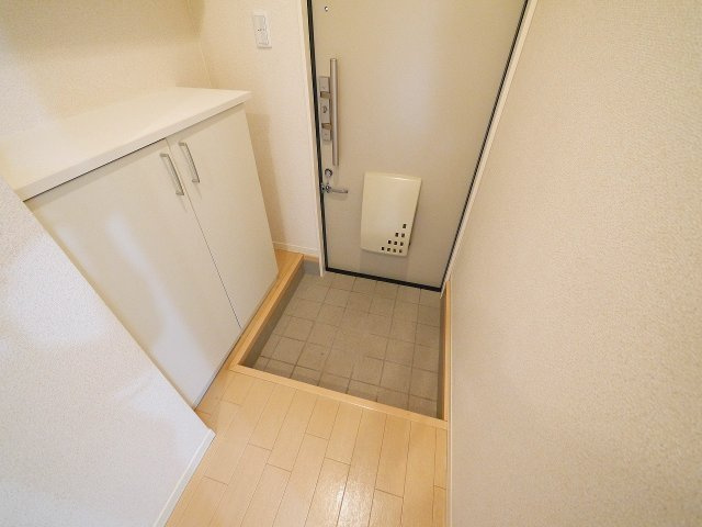 グレイシャス春日の玄関|落ち着いた玄関です