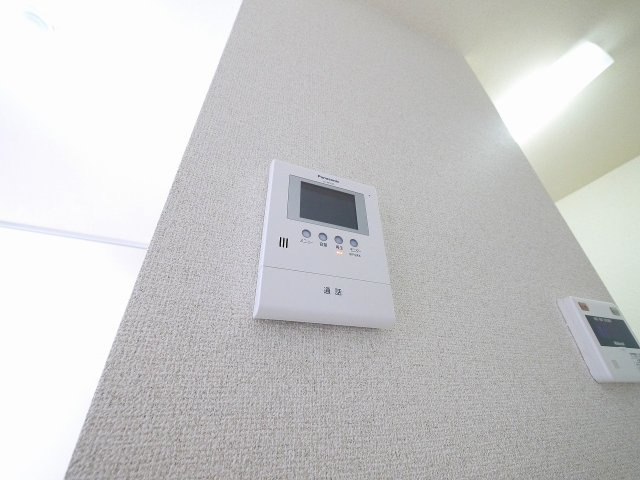グレイシャス春日のセキュリティ|お顔が見えるモニター付きインターホンで安心。