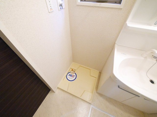 グレイシャス春日の設備|嬉しい室内洗濯機置き場もございます。