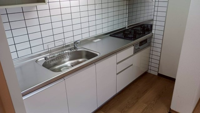 ライオンズマンション市川本八幡壱番館のキッチン|３口システムキッチン