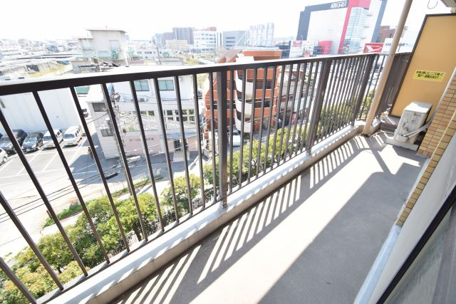 ライオンズマンション市川本八幡壱番館のバルコニー|明るいバルコニー