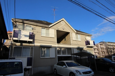 【外観】 | ドエル鈴木 | 人気の中階段式賃貸♪中廊下を挟む形となりますのでお隣との接地面積が少ないお部屋です♪