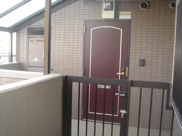 シャインハイツ久米川の玄関