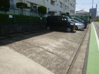 【駐車場】