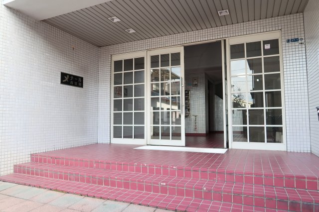 メナール香里園のエントランス|正面エントランス