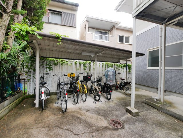 ファミール佐保のその他共用部分|屋根付き駐輪場