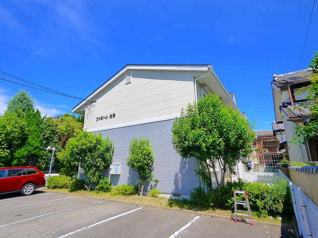 ファミール佐保の外観