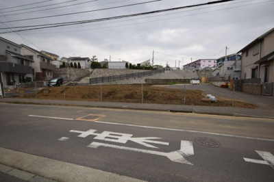 【前面道路含む現地写真】 | ＭＬＨ下土棚全４区画（条件付き売地）-NO.4 | 藤沢市で新築戸建を建てたい！自分で間取りを考えたい！フリープランで建物を建てたい！
ある程度の予算で新築戸建を探したい！という方は湘南ハウジングへお問合せ下さい☆