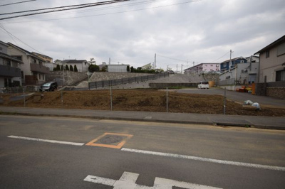 【前面道路含む現地写真】 | ＭＬＨ下土棚全４区画（条件付き売地）-NO.4 | 藤沢市で新築戸建を建てたい！自分で間取りを考えたい！フリープランで建物を建てたい！
ある程度の予算で新築戸建を探したい！という方は湘南ハウジングへお問合せ下さい☆