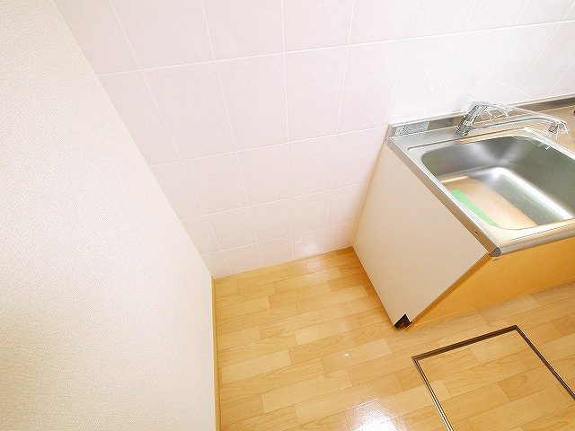 ヒムスプルーニェのその他|冷蔵庫置き場もゆとりの広さです