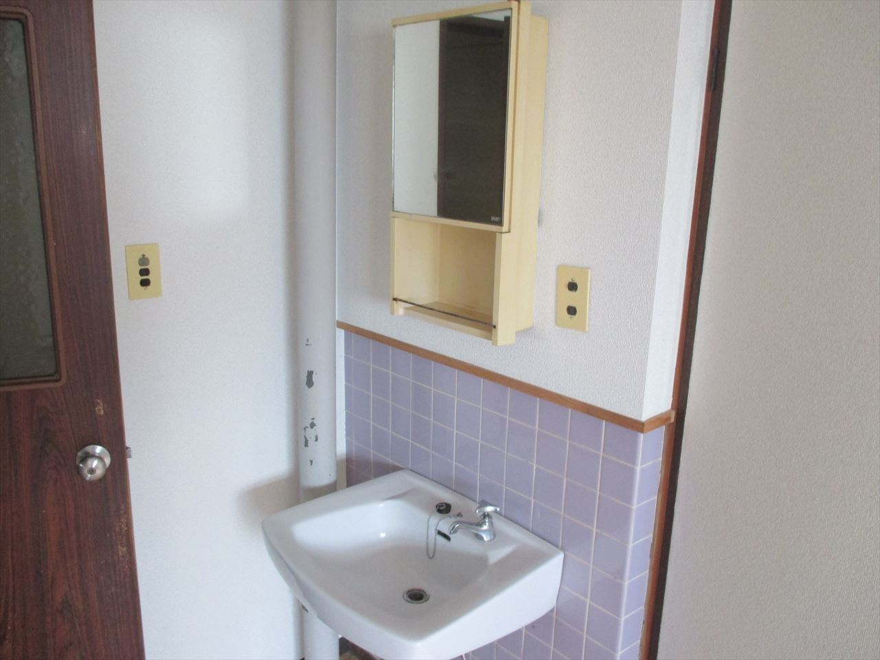 第1中日ビルの洗面所