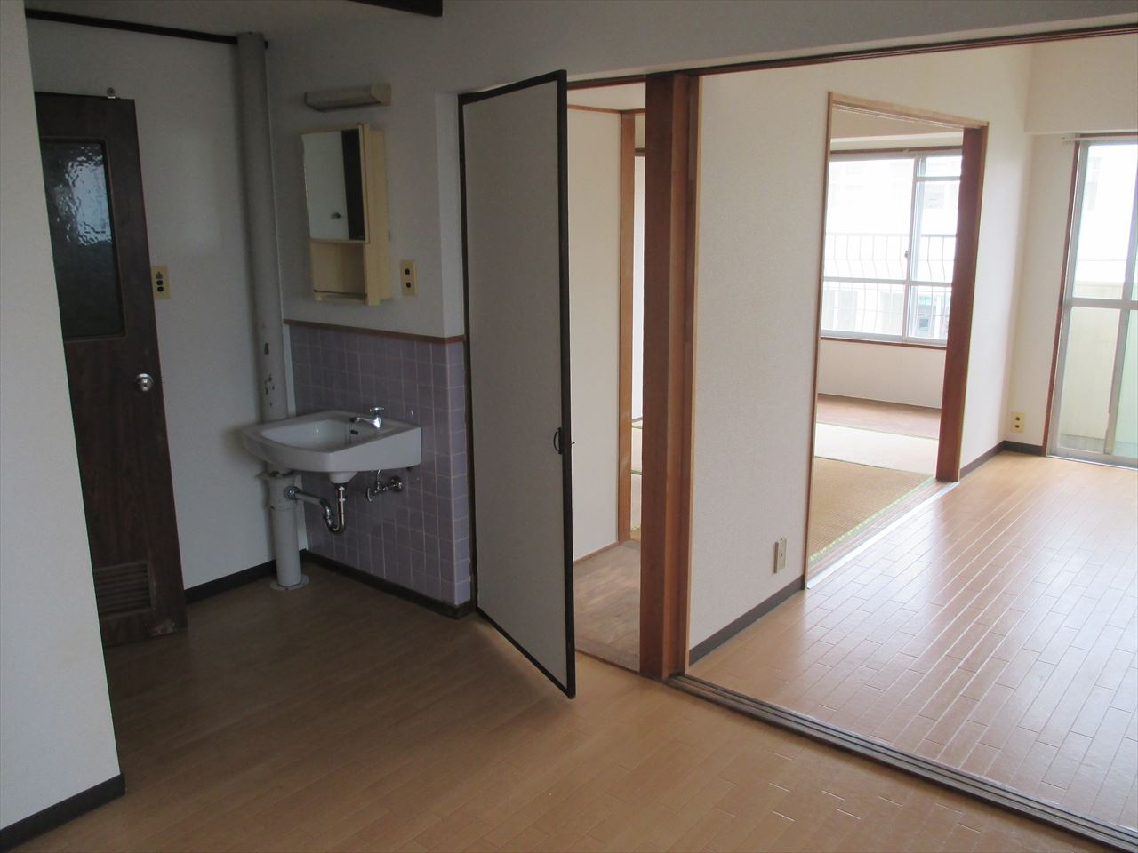 第1中日ビルの居間・リビング