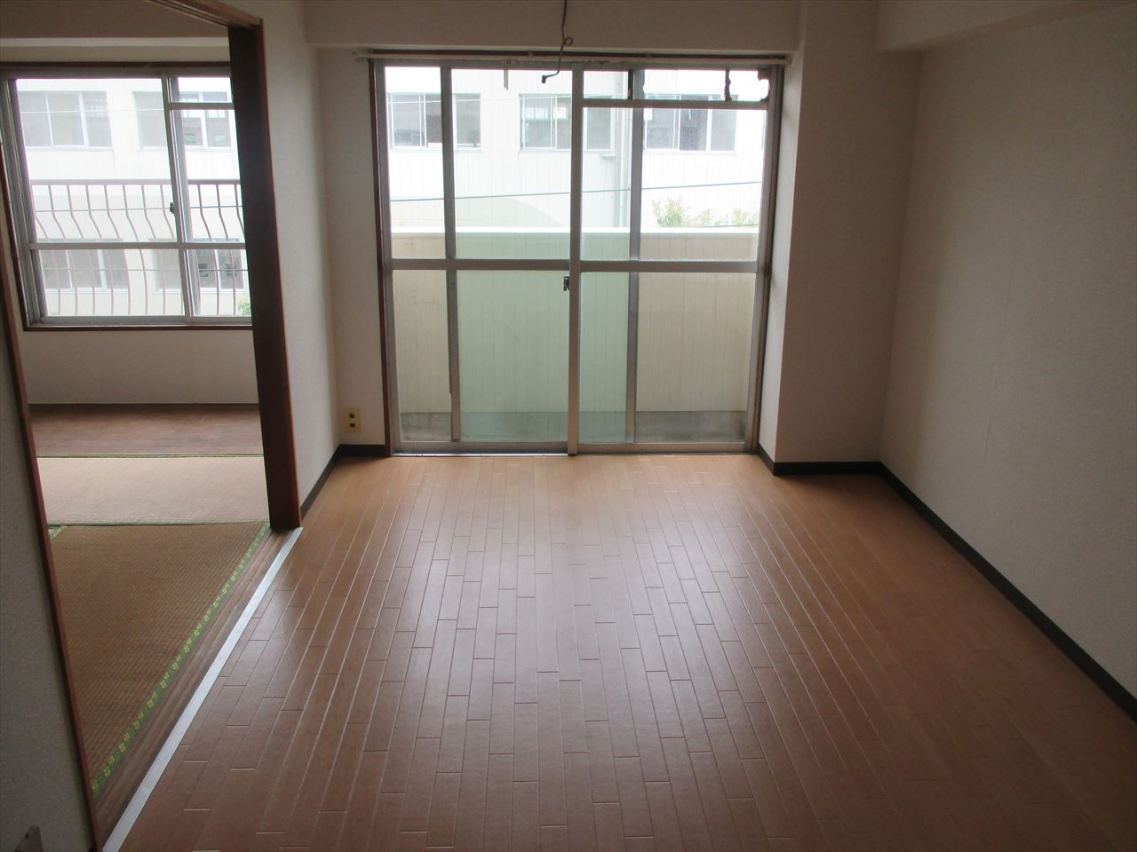 第1中日ビルの洋室