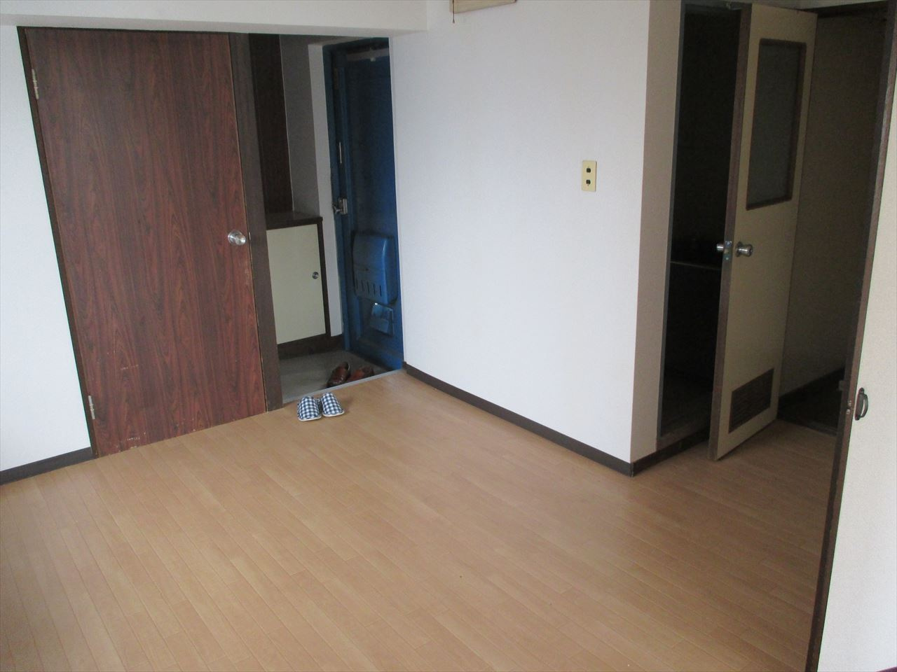 第1中日ビルの居間・リビング