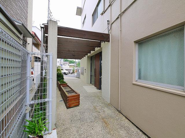 オーティス富雄のエントランス|清潔なエントランスです