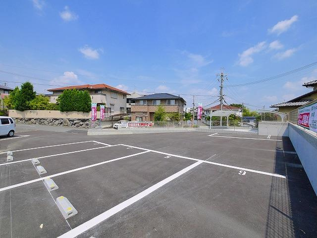 ステラ登美ヶ丘の駐車場