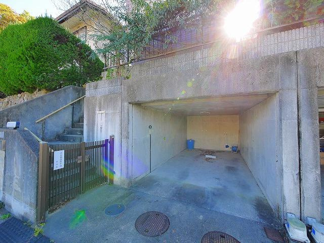 富雄北3丁目戸建の駐車場|駐車場があるので、車を買う予定の方も安心です