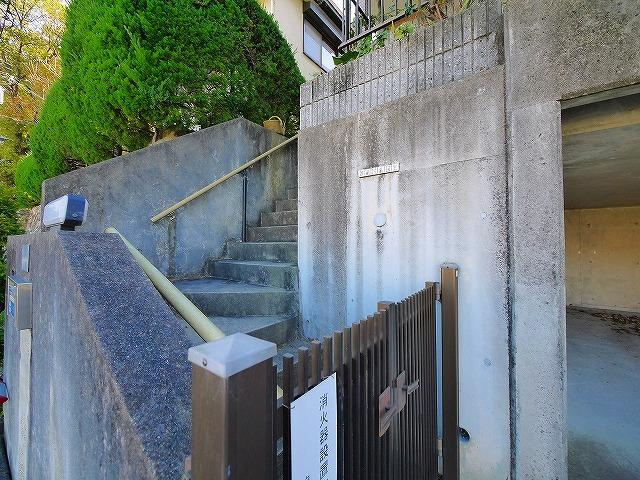 富雄北3丁目戸建のエントランス|落ち着いたエントランスです