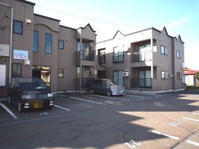 【外観】 | シティパレスフォンテーヌB | ヨーロッパ調の外観。駐車場消雪