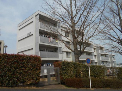 【外観】 | 汐見台団地1407号棟 | 南向きの角部屋につき、陽当り・通風良好