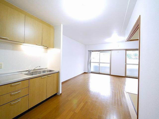 ベルデ帝塚山の居間・リビング|ゆったり過ごせる居間です