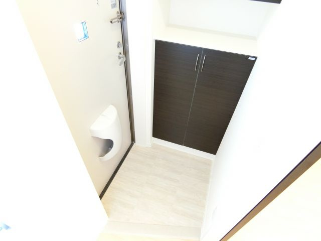 サンプレスの玄関