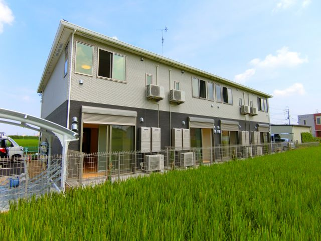 サンプレスの外観