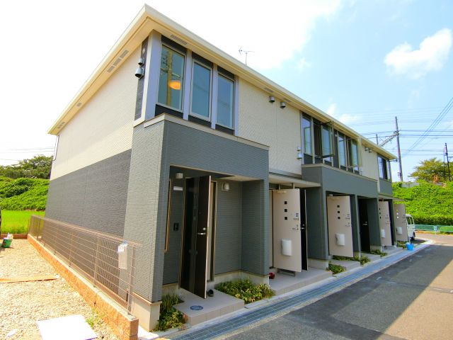 サンプレスの外観