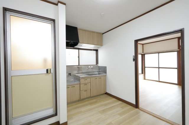 翠荘東Aの居間・リビング