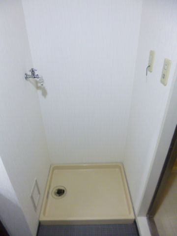ナイスアーバン久米川のその他共用部分|室内洗濯機置場