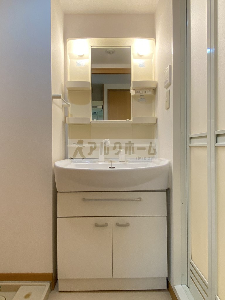 アベニュー美園の独立洗面台