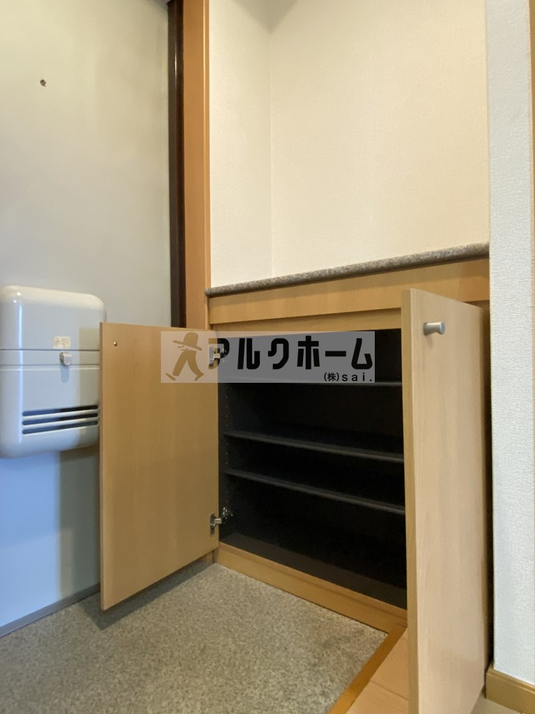 アベニュー美園の玄関