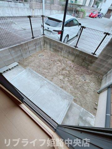 オークスコート西新在家の庭