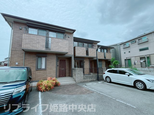 オークスコート西新在家の外観