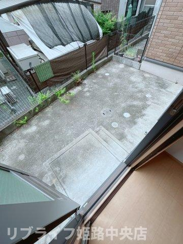 オークスコート西新在家のその他|勝手口裏のスペース