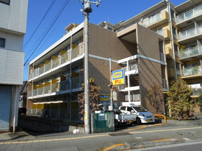 【外観】 | レオパレス仲宿 | 2階建ての落ち着いた色合いの物件です