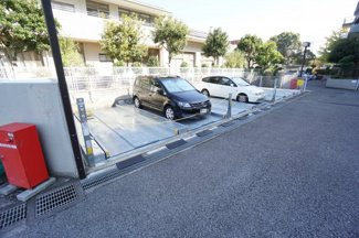 【駐車場】