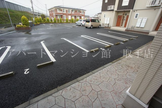 フィオーレAの駐車場
