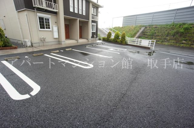 フィオーレAの駐車場
