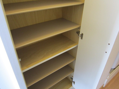 【収納】 | レオパレスサクラパークＢ | シューズボックスの棚板は外せるのでブーツも入ります♪