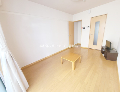 【居間・リビング】 | エスペランサオオギ | ※1階はフローリング、2階以上はカーペットとなります。
