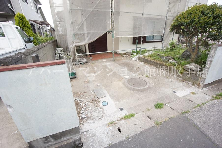 谷中邸の駐車場